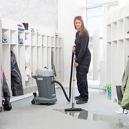 Advance VL500 Wet/Dry Vacuum Series Advance