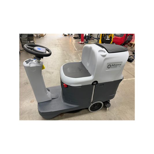 Fregadora Advance SC2000 X20D Micro con operador a bordo y EcoFlex - Limpiador de pisos de disco de 20"