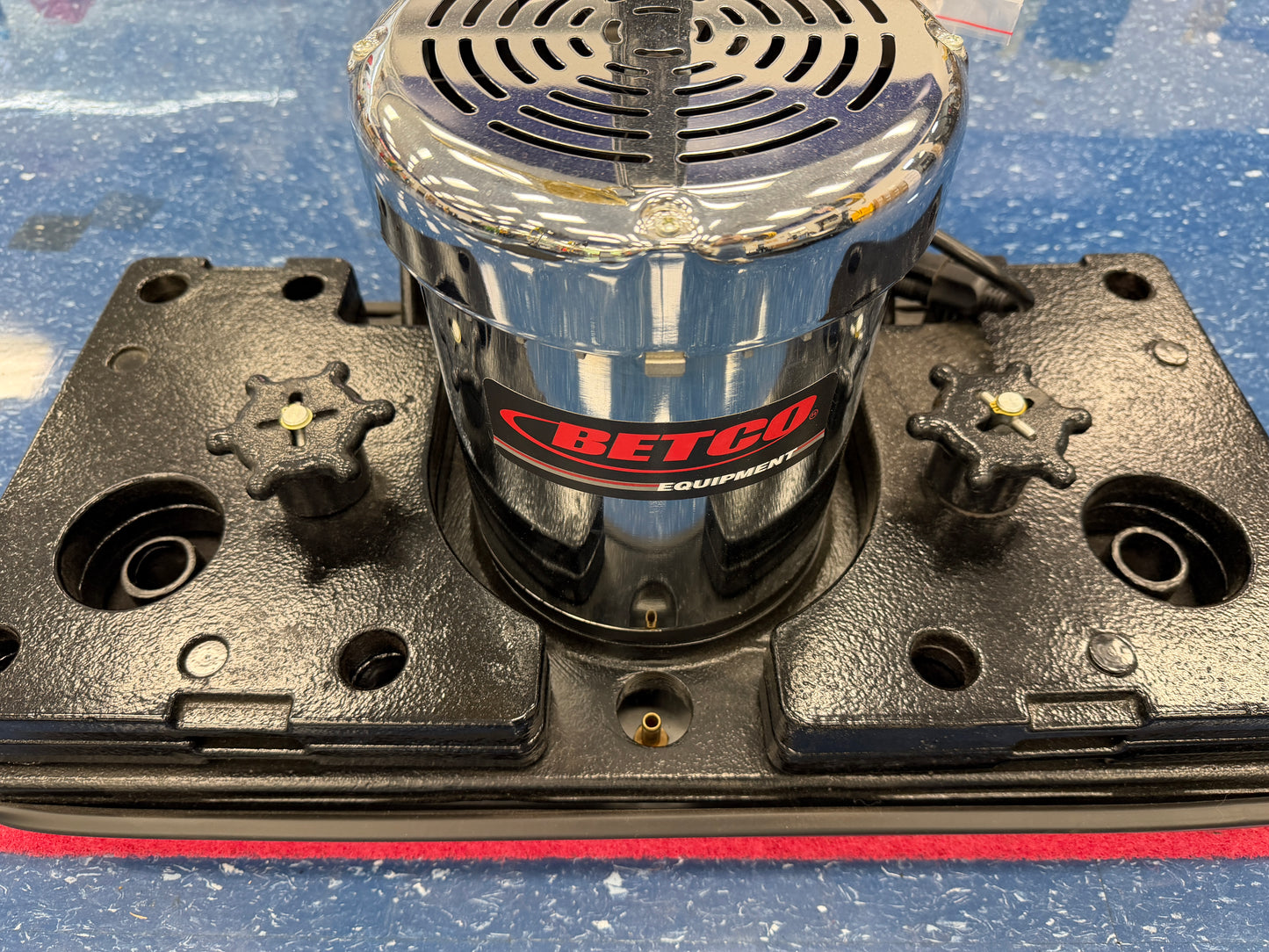 DEMO Betco E88070 Crewman ORB 28 with Weight Kit